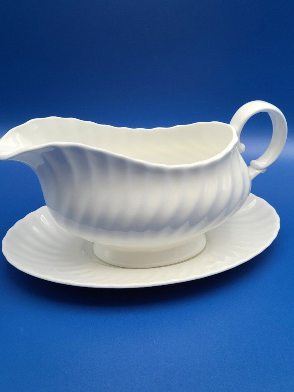 Royal Doulton Vintage Gravy Boat with Underplate Cascade H5073 White